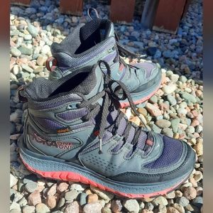 Hoka One One 7.5 hiking boots GREAT condition